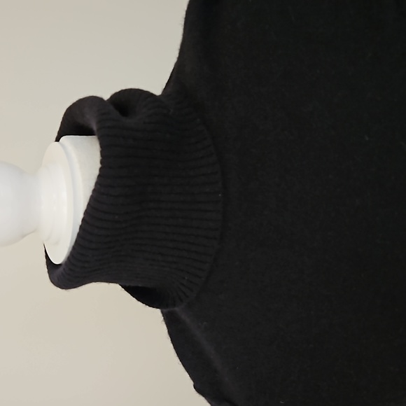 Aqua brand Cashmere Turtleneck Sweater - Picture 2 of 5